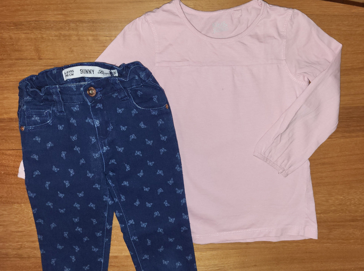 Set Jeans Schmetterlinge mit Langarmshirt
