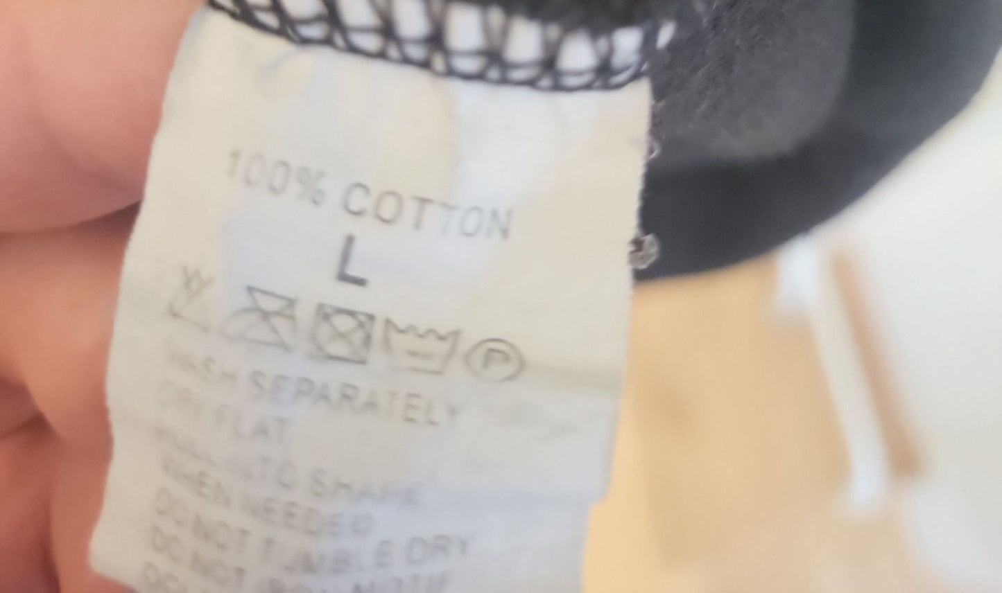 Schwarzes T-Shirt mit Wolfsmotiv und Netzärmeln - Größe M