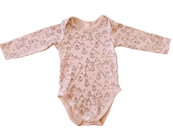 Body langarm Gr. 86 mit Baum & Berge Print