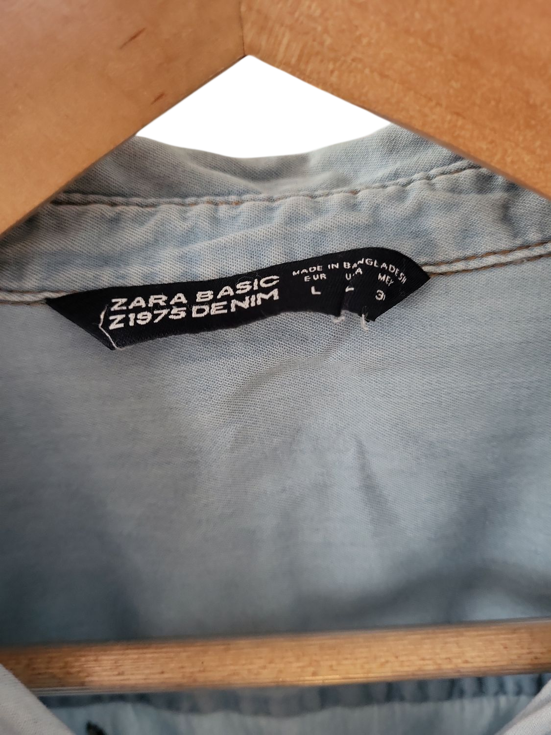 Zara Basic Denim Hemd mit Tukan-Stickerei - Größe L