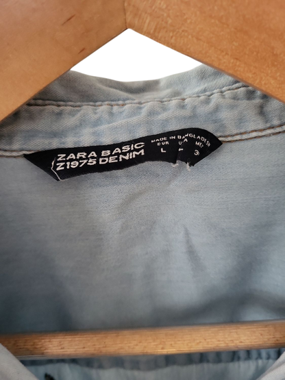 Zara Basic Denim Hemd mit Tukan-Stickerei - Größe L