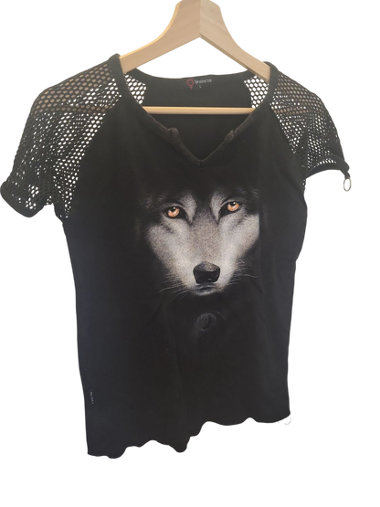 Schwarzes T-Shirt mit Wolfsmotiv und Netzärmeln - Größe M