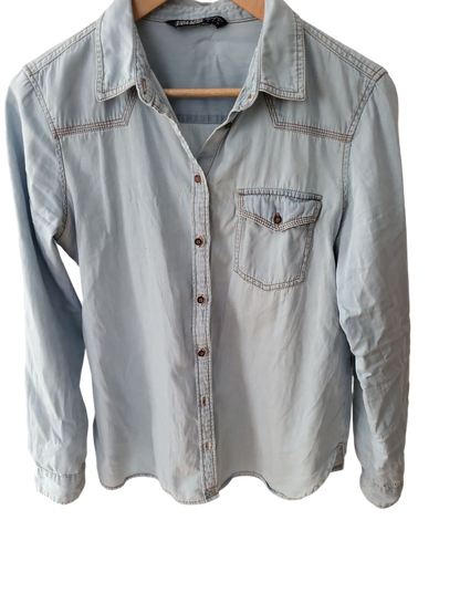 Zara Basic Denim Hemd mit Tukan-Stickerei - Größe L