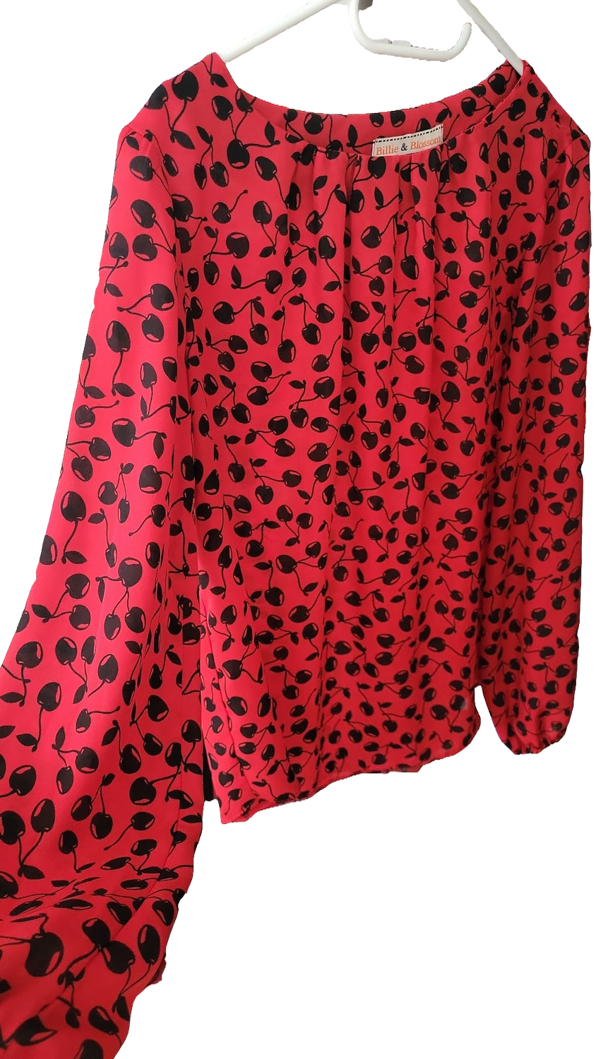 Billie & Blossom Bluse mit Kirschenmuster – Größe 40, Uk 12