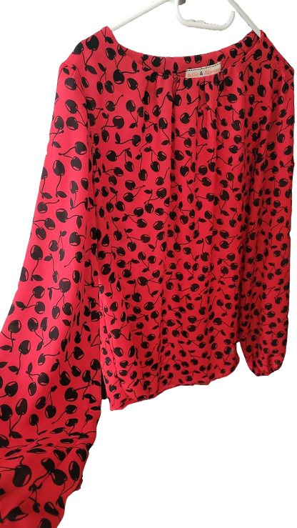 Billie & Blossom Bluse mit Kirschenmuster – Größe 40, Uk 12