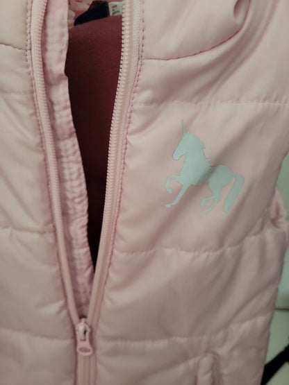 Rosa Steppweste mit Einhorn-Motiv