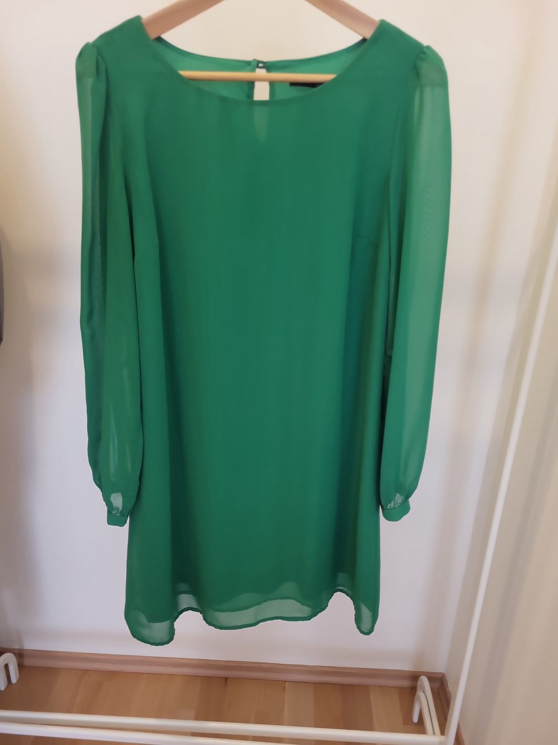 Atmosphere Grünes Chiffon-Kleid mit Gürtel - Größe 38