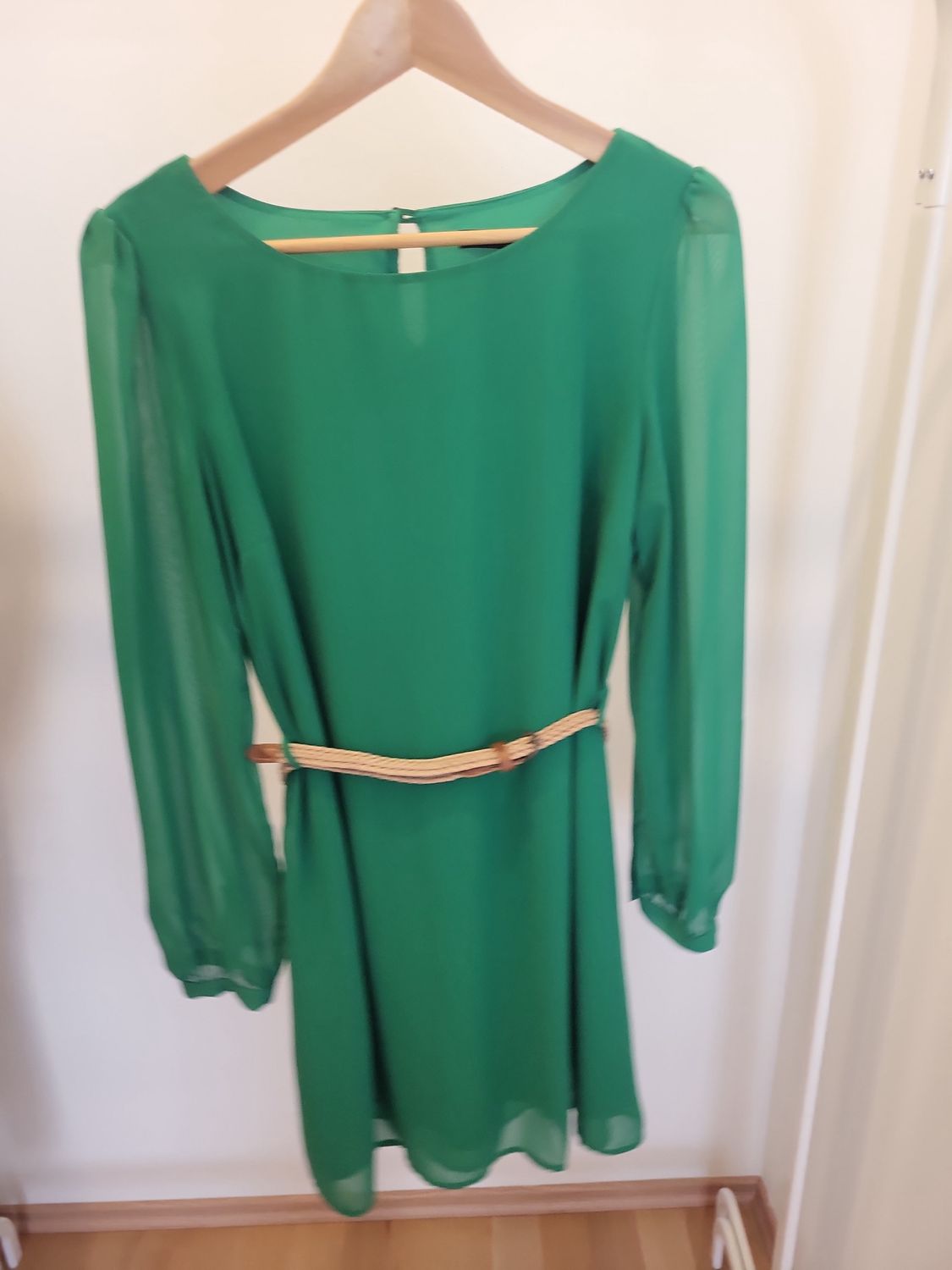Atmosphere Grünes Chiffon-Kleid mit Gürtel - Größe 38
