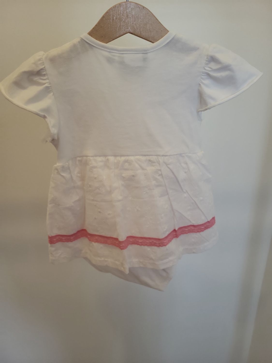 Isar-Trachten Baby Strampler Weiß mit rosa Details Größe 80
