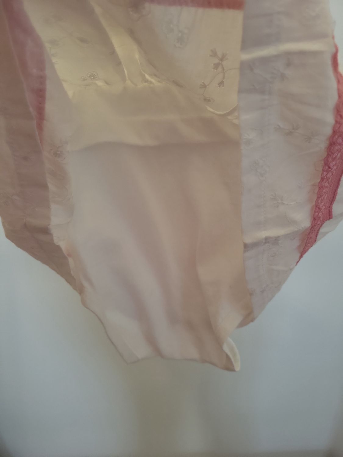 Isar-Trachten Baby Strampler Weiß mit rosa Details Größe 80